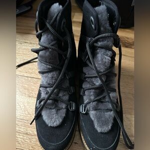 Cole Haan Women's ZERØGRAND Lux Hiker Boot - size 9